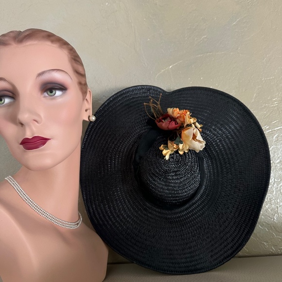 FABULOUS 1940s\' BLACK STRAW WIDE BRIM TILT HAT WITH FABRIC FLOWERS AND BOWS main image 4